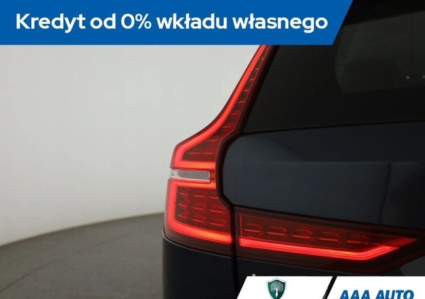 Volvo V60 cena 100001 przebieg: 169643, rok produkcji 2019 z Mikołajki małe 352